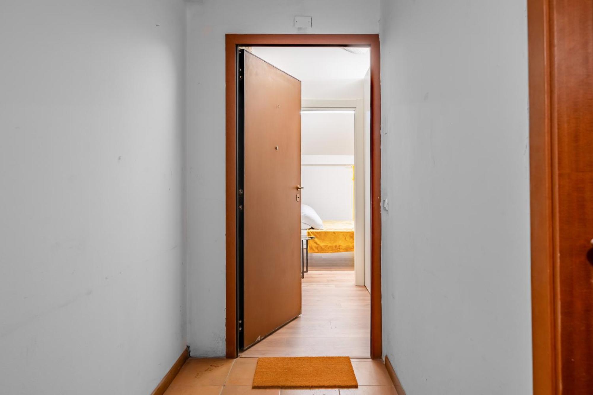 Апартаменты Cascina Conicchio - Metro Station - By Host4U Брешия Экстерьер фото